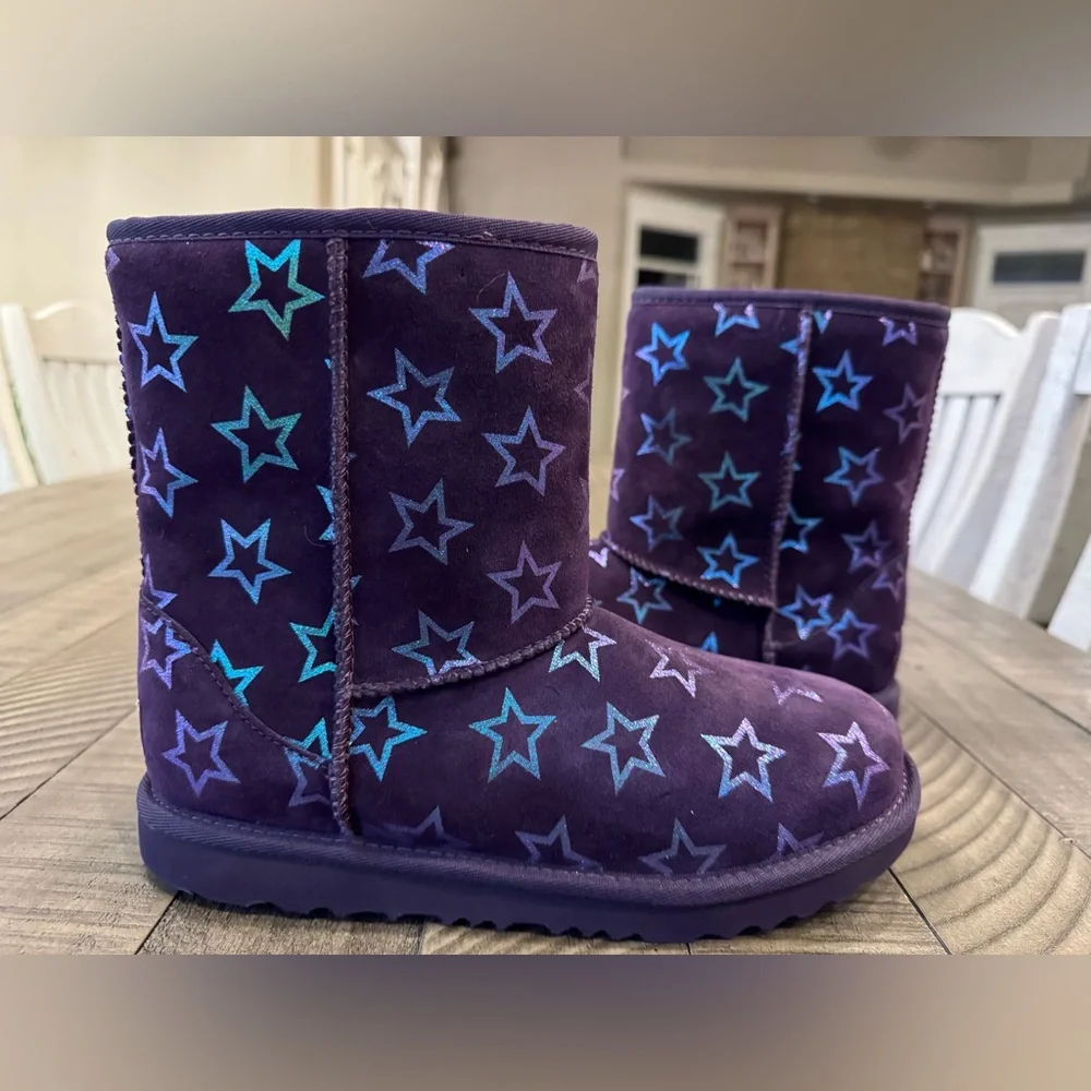 UGG Classic ll Iridescent Stars Boot - Starry Boots Youth/Big Kid Size 6 (NWOT)